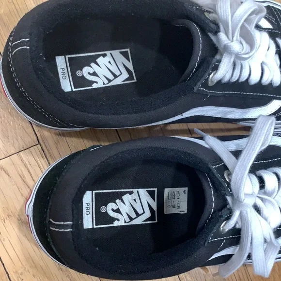 Like New Vans Low Pro Black & White Classics Mens 9.5 - Picture 6 of 7